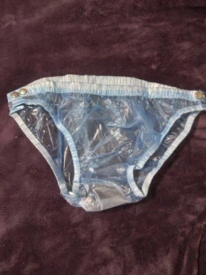 Pantalones de plástico estilo a presión vintage para adultos Foto 1 de 3