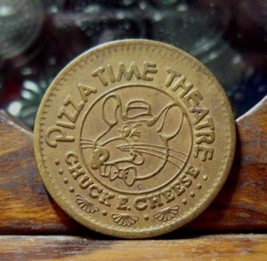 1982 sin círculo alrededor C Chuck E Cheese token Varient NO CIRCULAR - Imagen 1 de 3