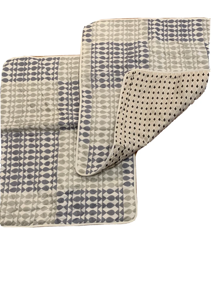 Par de fundas de almohada estándar grises acolchadas cosidas Urban Outfitters NUEVO 20" X 26" Foto 1 de 4