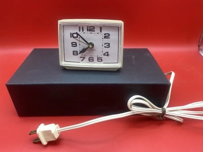 Vintage - 1970s Westclox Bold 2, Plug-In Alarm Clock Model 22189, Tested Works - Image 1 of 4