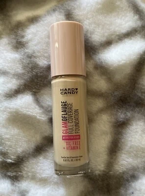 Base Hard Candy Glamoflauge cobertura completa 16 horas sin aceite 1501 ultra ligera Foto 1 de 2