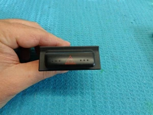 BOTÓN INTERRUPTOR 4 VÍAS PELIGRO MAZDA MPV 00 01 02 03 04 05 06 - Imagen 1 de 2