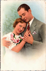 Couple Happily in Love Vintage Postcard B180 - Picture 1 of 2