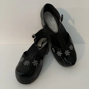 Hanna Andersson Black Patent Snowflake wooden Mary Jane clogs size EUR 35 US 5 - Picture 1 of 7