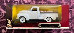 Road Signature- Deluxe Edition- 1950 GMC Pick Up, 1:18 White, #92648 - Picture 1 of 7