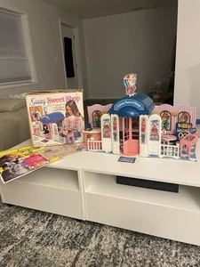 Vogue Ginny Sweet Shop - Picture 1 of 8