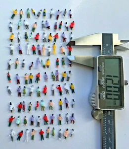 100 Figuren Personen Spur N 1:150 stehend bemalt Eisenbahn Modellbau Konvolut - Bild 1 von 2