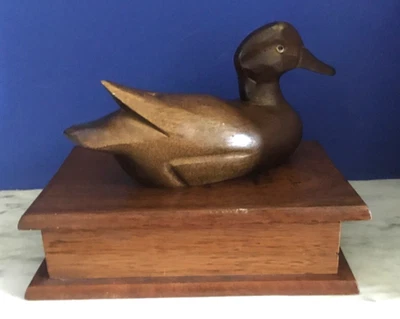VINTAGE WOOD BOX W/ HANDCARVED MALLARD DECOY ON LID-TREASURE TRINKET BOX - Image 1 of 4