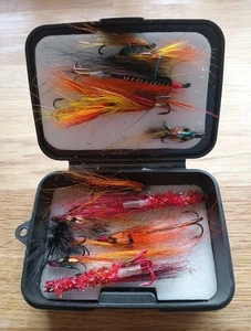 Small Vintage Box Large Fly Fishing Flies Inc Trebles Trout / Salmon - Picture 1 of 7