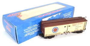 Atlas O No. 8024-1 Pearl-Brand Woodside Refrigerator Car #2900, O Gauge (H) - Picture 1 of 9