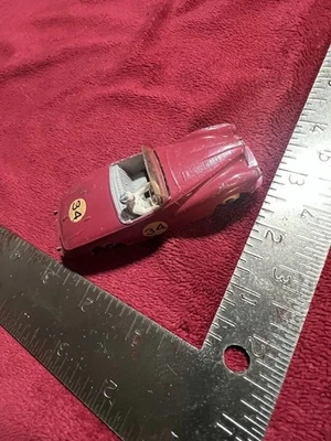 复古 Dinky Toys 红色 #107 Sunbeam Alpine Racer #34 带发球杆! — 第 1/4 张图片