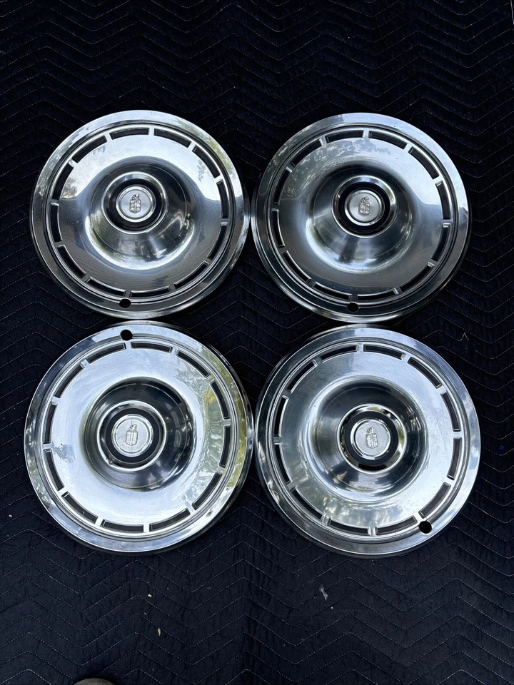 1976 76 1977 77 Dodge Aspen 14" tapacubos tapacubos lote de 4 Foto 1 de 4