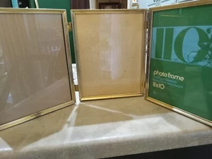 VINTAGE GOLD METAL TRI FOLD HINGED Picture FRAME 8X10 MCM MID CENTURY Metalkraft - Picture 1 of 10