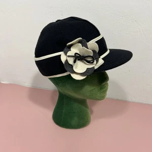 Cappello donna Stormy Kromer Petal Pusher nero e crema taglia 7 fiore - Foto 1 di 6