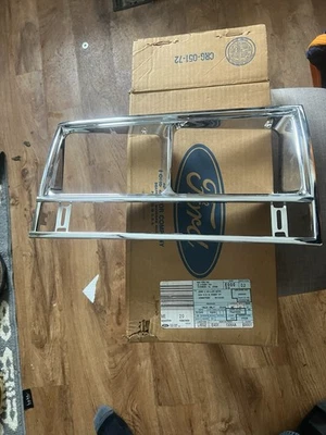 1984-1987 NOS lincoln continental chrome RH passengers headlight doorE45Y-13064A - Image 1 of 4