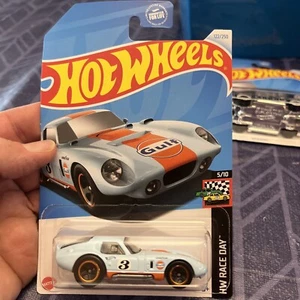 Hot Wheels 2024 #122/250 - Shelby Cobra "Daytona" Coupe - Gulf Oil - HW Race Day - Picture 1 of 3