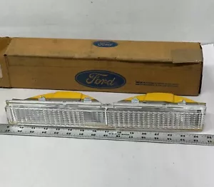 Conjunto de lámpara de estacionamiento derecha Lincoln Continental 1984-1987 | OEM E45Y-13201-A - Imagen 1 de 8
