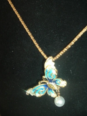 COLLAR + BROCHE Colgante Perla Colgante Mariposa Esmalte Verde Betsey Johnson Foto 1 de 4