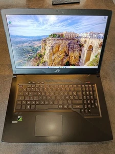ASUS ROG 17.3' FHD Core i5-7300HQ 2.5Ghz 32Go 1To SSD Win 11 - TBE - Zdjęcie 1 z 4