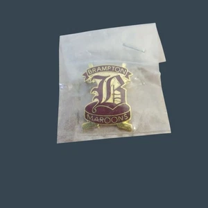 Insignia prendedor esmaltado vintage vintage granates Brampton en embalaje original - Imagen 1 de 2