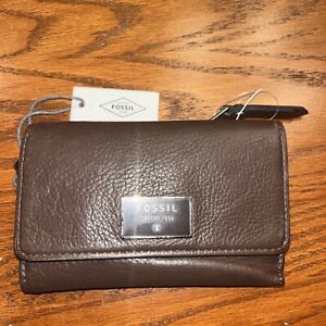 NEW Fossil Logan RFID Leather Tab Clutch Wallet In (Expresso & Silver) 5 1/2” .