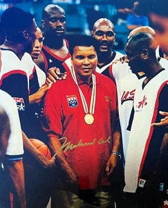 Muhammad Ali Signed 1996 Olympics Team USA 16x20 Photo – Beckett Rev/COA/Photo - Picture 1 of 4