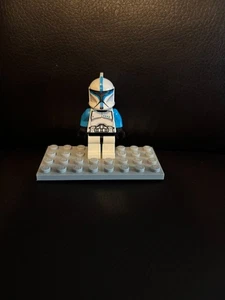 LEGO Star Wars Minifigure: Clone Trooper Lieutenant (Phase 1) (sw0502) (5001709) - Picture 1 of 3