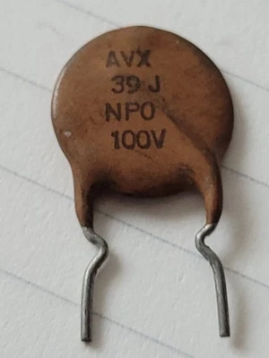 19pcs - Vintage AVX 39pf 100V ±5% NPO Ceramic Disc Capacitor Foto 1 de 2