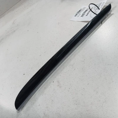 Tapicería puerta lateral derecha Chrysler 300 {L0199732AB} 2015 2016 2017 2018 2019 Foto 1 de 4