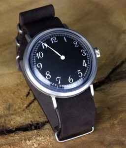 7982G-B Roter Stern Einzeigeruhr Solo / Red Star Single Hand Watch Solo - Picture 1 of 11