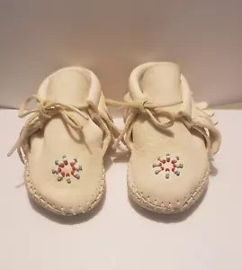 VTG TAOS BABY INFANT DEER SKIN LEATHER BEADED MOCCASINS SHOES SZ 1 NATIVE INDIAN - Picture 1 of 8