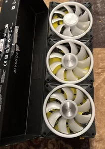 CORSAIR RGB iCUE LINK QL120 RGB 120mm Magnetic Dome RGB PC Case Fan Starter Kit - Afbeelding 1 van 2