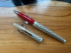 Lady Sheaffer 902 Silver Scalloped Fountain Pen (Long Clip) - Picture 1 of 9