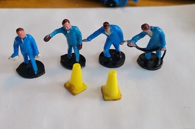 VINTAGE  MATTEL HOT WHEELS  PIT CREW With Cones - Image 1 of 4