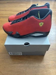 Taglia 10,5 - Air Jordan 14 Retro 2025 Ferrari Nuova Spedizione ASAP - Foto 1 di 5