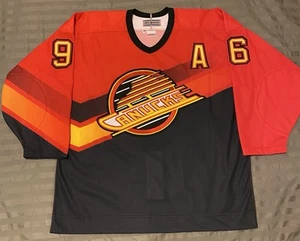 Vancouver Canucks CCM Pavel BURE Salmon Skate Gradient Jersey sz 48 NWOT SIGNED - Picture 1 of 4