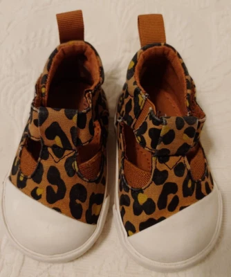 Zapatos informales de lona plana antideslizantes talla 4 TOMS con estampado de leopardo para niñas pequeñas Foto 1 de 4