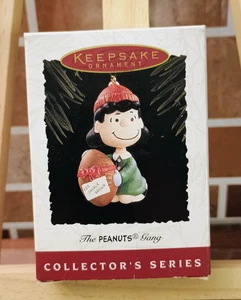 1994 Hallmark Ornament #2 The Peanuts Gang Lucy Football Trick For Charlie Brown - Picture 1 of 5