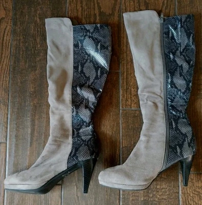 Botas de piel de serpiente IMPO elásticas Namora hasta la rodilla estampado de leopardo 3" tacón cremallera 8M Foto 1 de 4