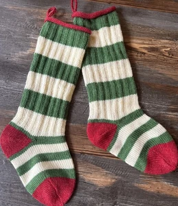 Juego de dos medias navideñas de lana tejidas a mano  - Imagen 1 de 5