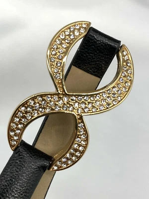 Pulsera Betsey Johnson correa de cuero con eslabón Omega pavé Foto 1 de 4