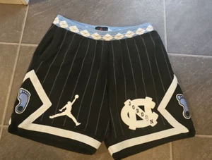 NIKE AIR JORDAN NRG NORTH CAROLINA TAR HEELS SHORT MEN'S SZ XL CD0133 - Picture 1 of 3