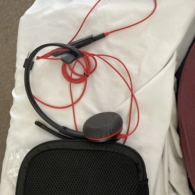 Plantronics Blackwire C3215 USB-A Headset With Case. - Image 1 of 4