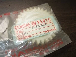 ENGRANAJE DE BOMBA KAWASAKI OIP G3 G4 G5 KD100 KH125 KM100 1969-2004 NUEVO DE LOTE ANTIGUO FABRICANTE DE EQUIPOS ORIGINALES 16085-004 - Imagen 1 de 1