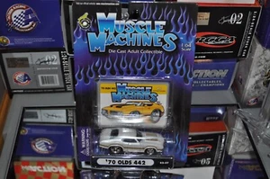 Muscle Machines 1970 Oldsmobile 442 70 Olds Classic Street 02-57 White 1:64 - Picture 1 of 2