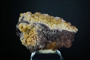 Mimetit & Calcit / Santa Eulalia, Mexiko / Mineralienpräparat - Bild 1 von 4