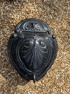 BLACK VICTORIAN FIREPLACE COAL SCUTTLE . ENAMEL CAST IRON TOP -SHELL - Picture 1 of 13