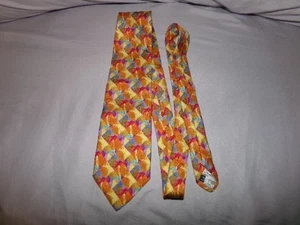 Nueva Corbata Andre Claude Canova 100% Seda Amarillo Rojo Oro Floral Geométrica Francia - Imagen 1 de 2