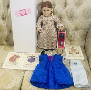 Pleasant Company Felicity 18" & Mini~Abito da riunione/natale/3 libri/scatola ospedale - Foto 1 di 14