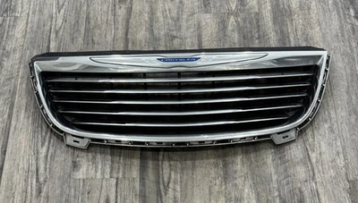 Chrysler Town & Country 2011-2016 montaje de rejilla delantera superior OEM genuino Foto 1 de 4